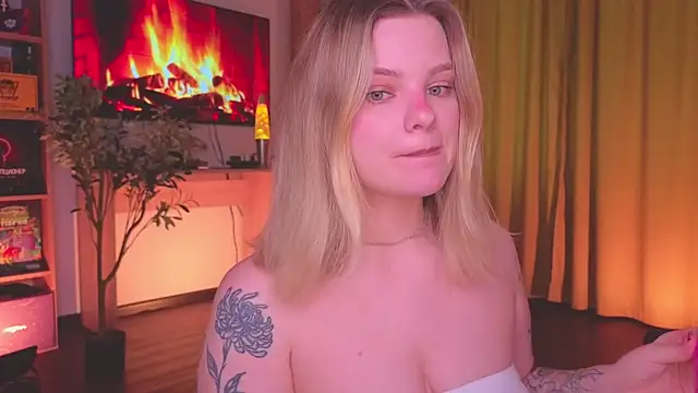 Snapshot of Hottie_Jane chatting on 07-26-26, 04:47 Hottie Jane online show from 07-26-26, 04:47