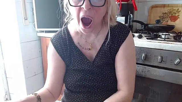 Snapshot of martachatte chatting on 04-26-26, 07:28 martachatte online show from 04-26-26, 07:28