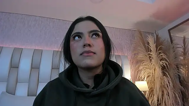 Snapshot of Rebeca_jones chatting on 04-28-26, 12:21 Rebeca jones online show from 04-28-26, 12:21