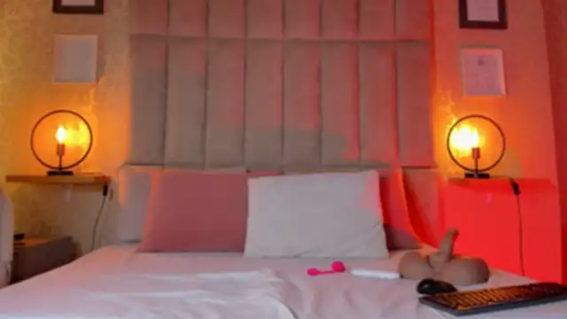 Snapshot of Ashleyy_piink chatting on 10-20-25, 03:56 Ashleyy piink online show from 10-20-25, 03:56