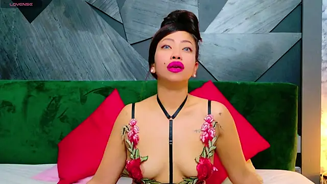 ElyaQuinn online show from 02-21-25, 01:11