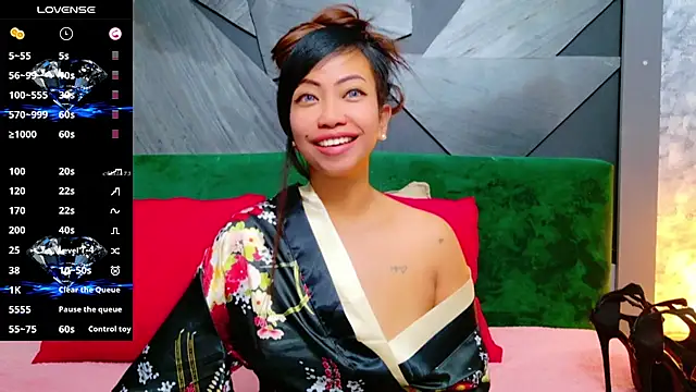 ElyaQuinn online show from 10-06-25, 07:06