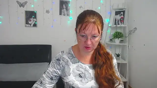 VanessaHotts online show from 09-13-25, 05:07