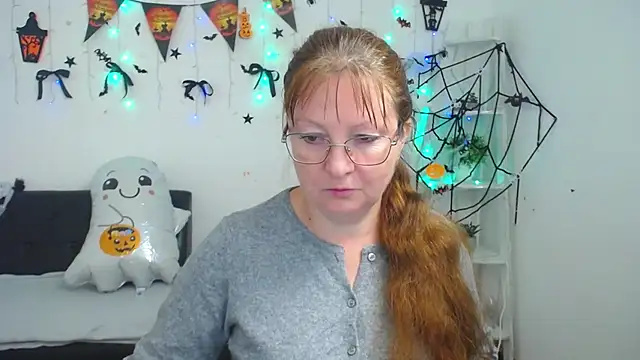 VanessaHotts online show from 10-18-25, 05:43