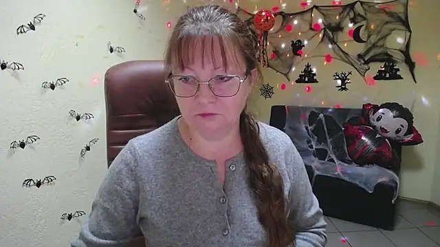 VanessaHotts online show from 10-20-25, 05:08