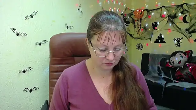 VanessaHotts online show from 10-31-25, 06:03