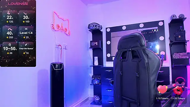 miss kitty online show from 10-31-25, 06:09