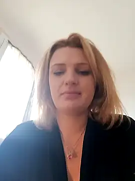 Snapshot of marilynecoquine chatting on 01-22-25, 10:40 marilynecoquine online show from 01-22-25, 10:40