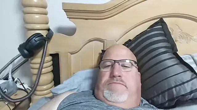 Snapshot of Bigbear0563 chatting on 09-30-25, 04:23 Bigbear0563 online show from 09-30-25, 04:23