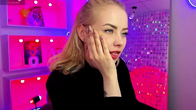 StephanieSweety online show from 04-18-26, 08:09