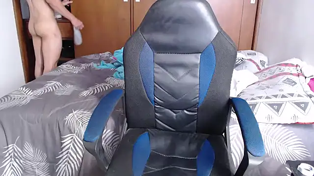 aresholland online show from 12-19-24, 04:46