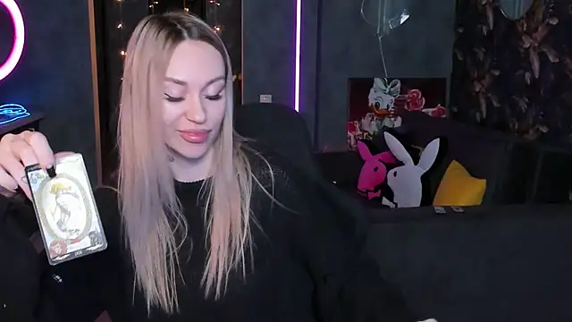 Snapshot of Blckmirrorr chatting on 12-21-25, 09:33 Blckmirrorr online show from 12-21-25, 09:33