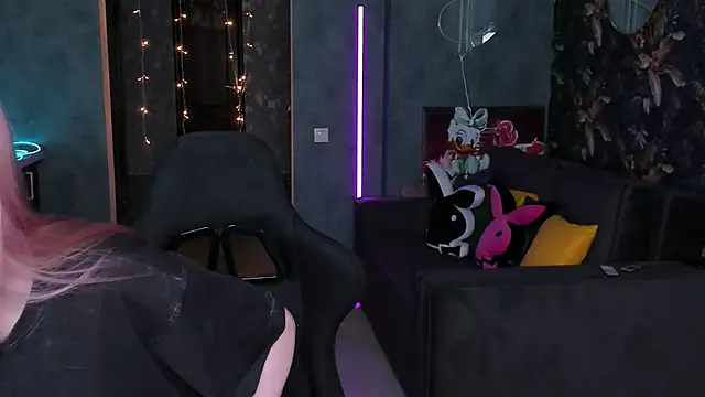 Snapshot of Blckmirrorr chatting on 01-05-26, 08:01 Blckmirrorr online show from 01-05-26, 08:01