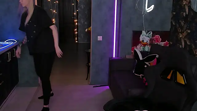 Snapshot of Blckmirrorr chatting on 02-05-26, 12:32 Blckmirrorr online show from 02-05-26, 12:32