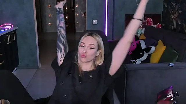 Snapshot of Blckmirrorr chatting on 02-12-26, 04:29 Blckmirrorr online show from 02-12-26, 04:29