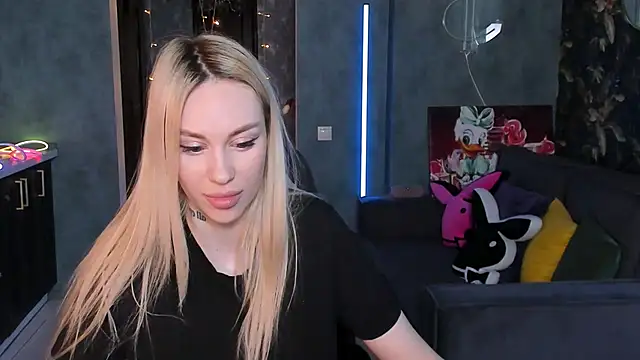 Snapshot of Blckmirrorr chatting on 02-16-26, 02:51 Blckmirrorr online show from 02-16-26, 02:51