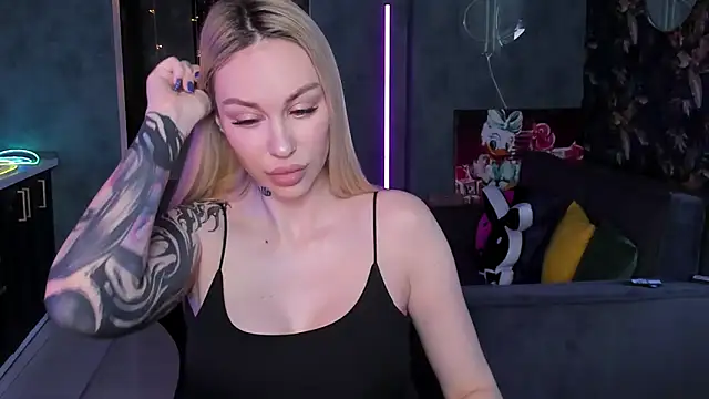 Snapshot of Blckmirrorr chatting on 02-20-26, 06:59 Blckmirrorr online show from 02-20-26, 06:59