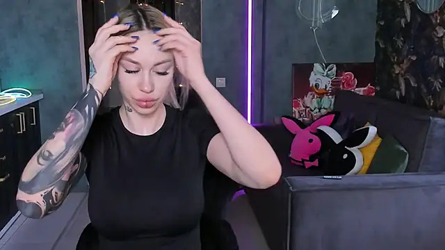 Snapshot of Blckmirrorr chatting on 02-22-26, 04:46 Blckmirrorr online show from 02-22-26, 04:46