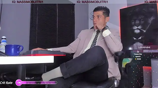 Snapshot of massimo_g chatting on 12-19-24, 01:40 massimo g online show from 12-19-24, 01:40