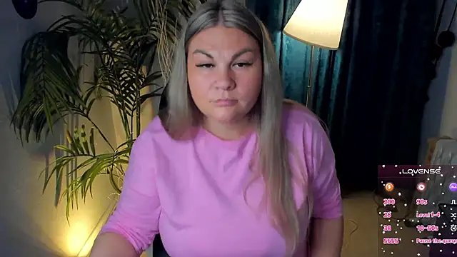 Snapshot of ZenaPallmer chatting on 09-28-25, 07:52 ZenaPallmer online show from 09-28-25, 07:52