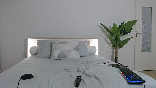 Crystal-dreamt online show from 03-22-25, 05:31