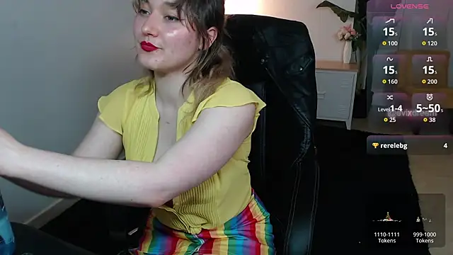 Snapshot of Crystal-dreamt chatting on 06-19-26, 12:42 Crystal-dreamt online show from 06-19-26, 12:42
