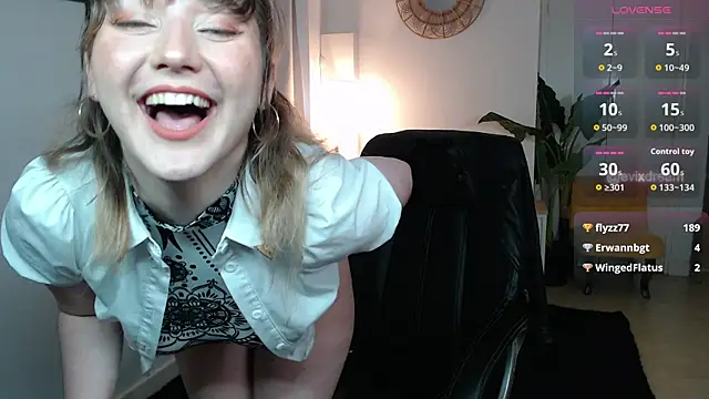 Snapshot of Crystal-dreamt chatting on 06-30-26, 09:10 Crystal-dreamt online show from 06-30-26, 09:10