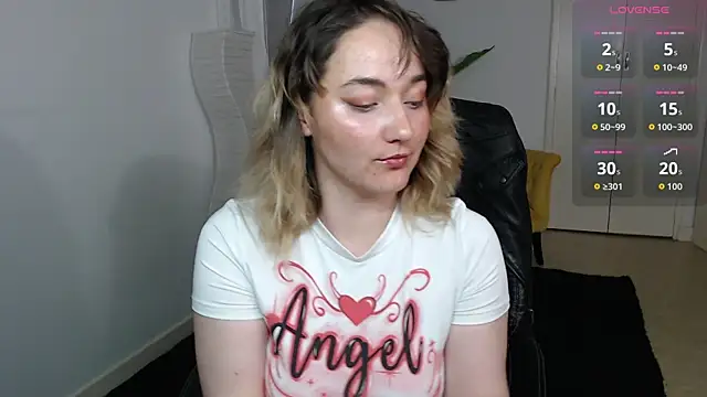 Snapshot of Crystal-dreamt chatting on 07-16-26, 02:01 Crystal-dreamt online show from 07-16-26, 02:01