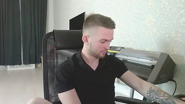 Snapshot of Marselle_Laker chatting on 11-12-25, 01:44 Marselle Laker online show from 11-12-25, 01:44