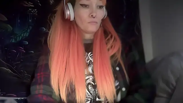 Snapshot of FRRANNKIE chatting on 12-17-25, 02:23 FRRANNKIE online show from 12-17-25, 02:23