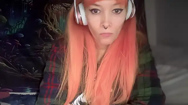 Snapshot of FRRANNKIE chatting on 12-18-25, 02:23 FRRANNKIE online show from 12-18-25, 02:23