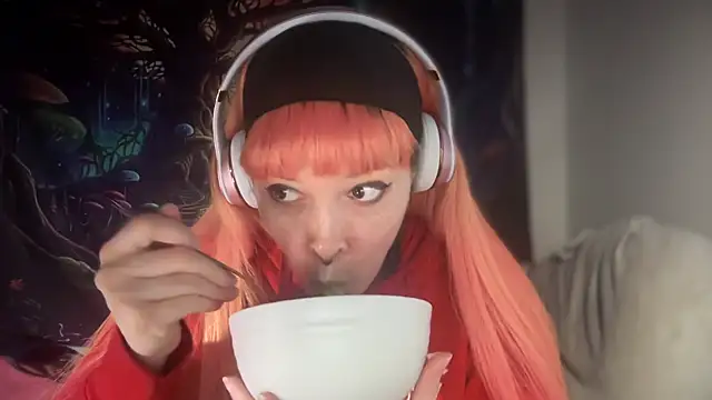 Snapshot of FRRANNKIE chatting on 12-21-25, 02:13 FRRANNKIE online show from 12-21-25, 02:13