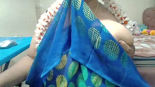 Snapshot of archanatelugu9 chatting on 05-08-26, 04:45 archanatelugu9 online show from 05-08-26, 04:45