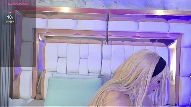 Snapshot of valkiria_moore chatting on 03-04-26, 08:04 valkiria moore online show from 03-04-26, 08:04