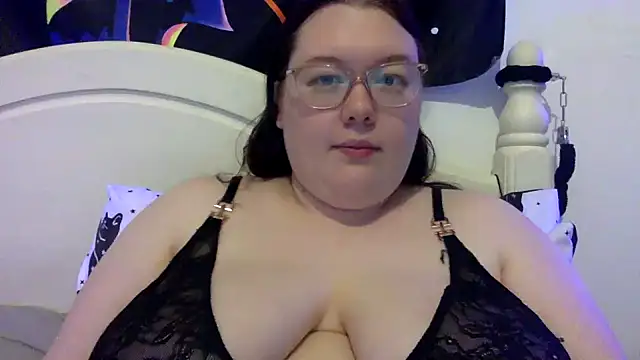 Sexycurvyemilyy online show from 09-20-25, 10:00