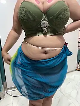 Snapshot of Sexybomb33 chatting on 10-24-25, 08:22 Sexybomb33 online show from 10-24-25, 08:22