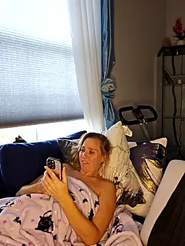 SkyelarSommer online show from 10-28-25, 03:47