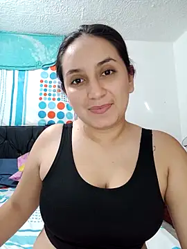 Snapshot of Angeelus2 chatting on 03-06-25, 05:33 Angeelus2 online show from 03-06-25, 05:33