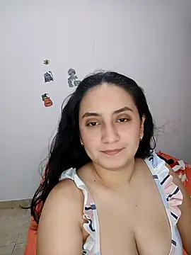 Snapshot of Angeelus2 chatting on 12-21-25, 02:57 Angeelus2 online show from 12-21-25, 02:57