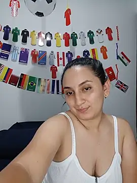 Snapshot of Angeelus2 chatting on 06-20-26, 06:54 Angeelus2 online show from 06-20-26, 06:54