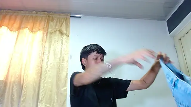 Snapshot of Tamarahryan chatting on 02-26-25, 01:19 Tamarahryan online show from 02-26-25, 01:19