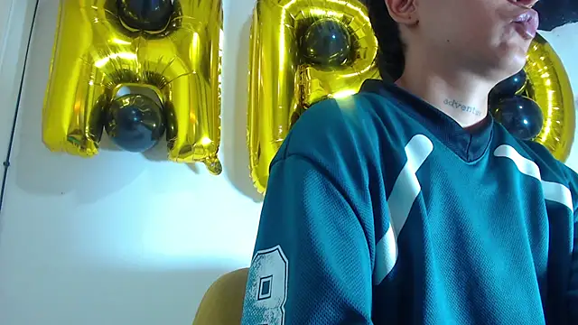 Snapshot of Tamarahryan chatting on 12-15-25, 01:26 Tamarahryan online show from 12-15-25, 01:26