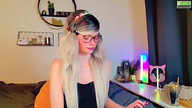 Kittychatte online show from 03-02-25, 07:54