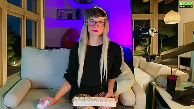 Kittychatte online show from 10-07-25, 08:06