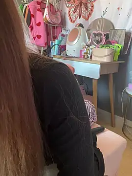 LaPetitechienne1 online show from 03-20-25, 12:11