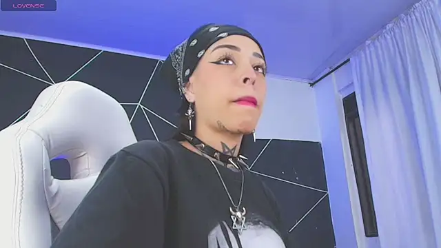 Snapshot of farichell chatting on 12-22-25, 09:12 farichell online show from 12-22-25, 09:12