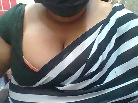 Snapshot of radhatelugu chatting on 10-30-25, 09:00 radhatelugu online show from 10-30-25, 09:00