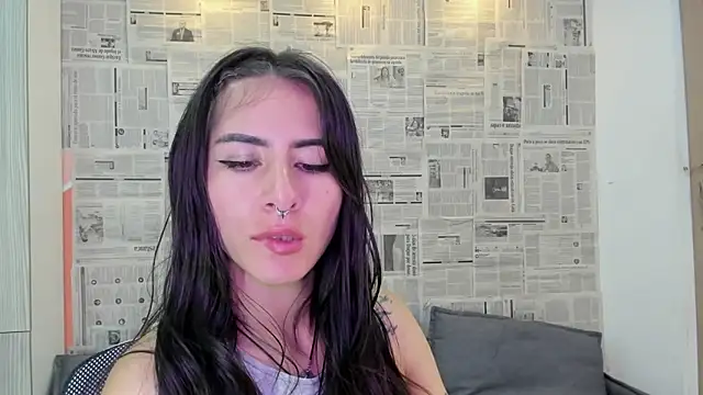 Snapshot of Mhelanny2 chatting on 12-30-24, 07:37 Mhelanny2 online show from 12-30-24, 07:37