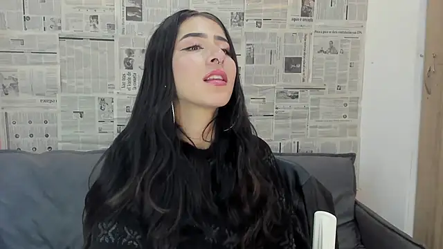 Snapshot of Mhelanny2 chatting on 01-12-25, 12:01 Mhelanny2 online show from 01-12-25, 12:01