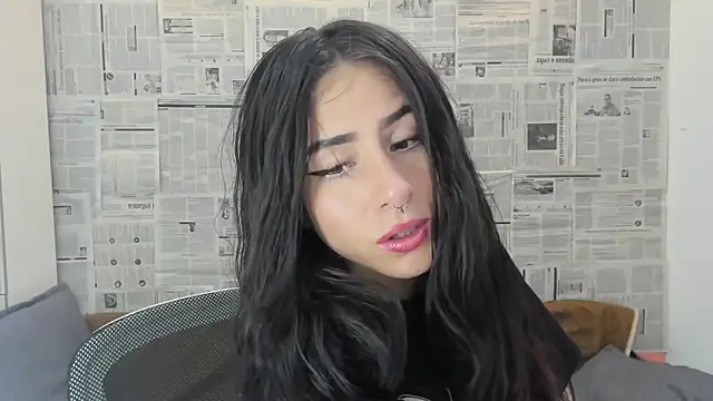 Snapshot of Mhelanny2 chatting on 01-15-25, 06:40 Mhelanny2 online show from 01-15-25, 06:40